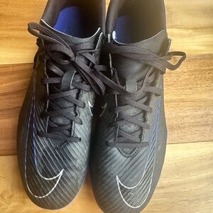 Nike Black and Blue Athletic Shoes with Sleek Design